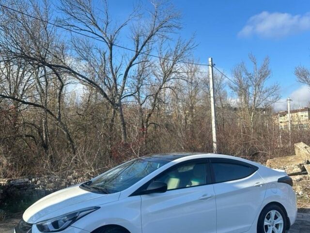 Белый Хендай Элантра, объемом двигателя 1.8 л и пробегом 140 тыс. км за 10800 $, фото 1 на Automoto.ua