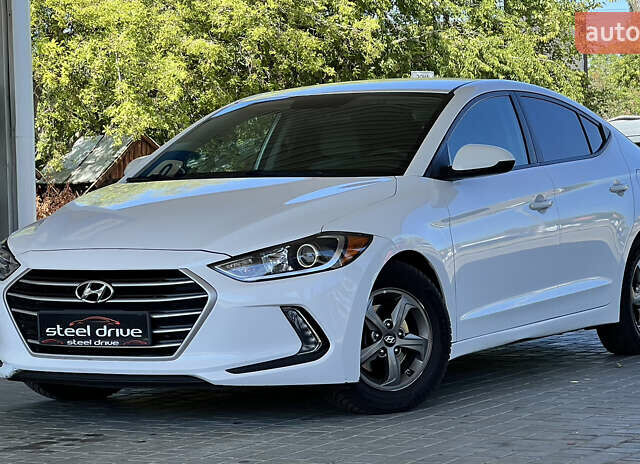 Белый Хендай Элантра, объемом двигателя 1.35 л и пробегом 160 тыс. км за 10899 $, фото 1 на Automoto.ua