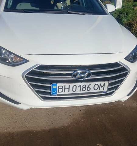 Хендай Элантра 2016 в Одессе на Automoto.ua Белый Хендай Элантра, объемом двигателя 2 л и пробегом 135 тыс. км за 8700 $, фото 1 на Automoto.ua