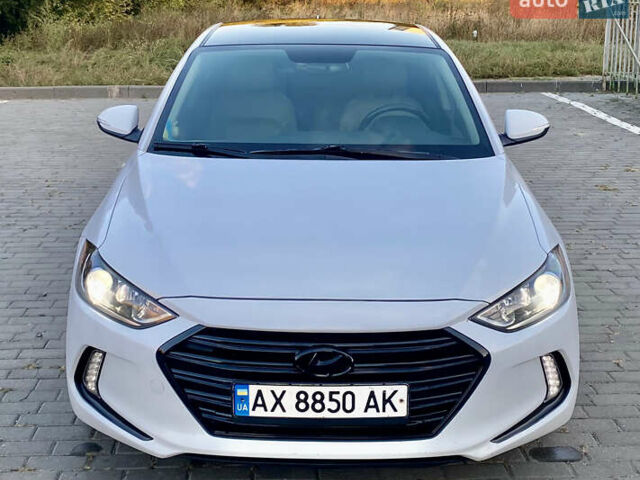 Белый Хендай Элантра, объемом двигателя 2 л и пробегом 81 тыс. км за 12500 $, фото 1 на Automoto.ua