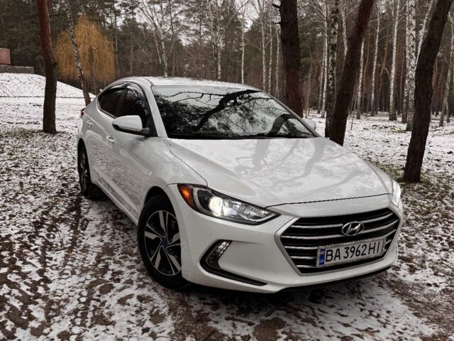 Белый Хендай Элантра, объемом двигателя 2 л и пробегом 136 тыс. км за 10999 $, фото 1 на Automoto.ua