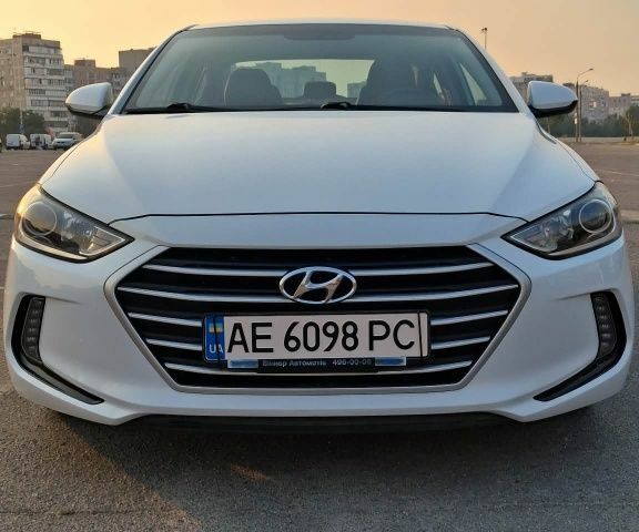 Белый Хендай Элантра, объемом двигателя 2 л и пробегом 90 тыс. км за 12303 $, фото 1 на Automoto.ua