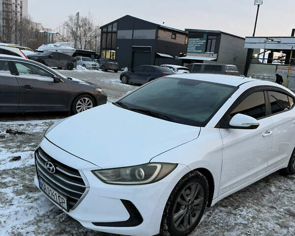 Белый Хендай Элантра, объемом двигателя 2 л и пробегом 350 тыс. км за 7250 $, фото 1 на Automoto.ua