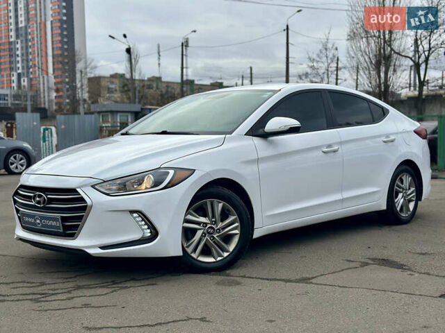 Белый Хендай Элантра, объемом двигателя 2 л и пробегом 254 тыс. км за 10400 $, фото 1 на Automoto.ua