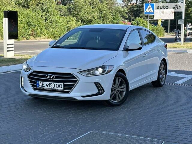 Белый Хендай Элантра, объемом двигателя 2 л и пробегом 130 тыс. км за 11000 $, фото 1 на Automoto.ua
