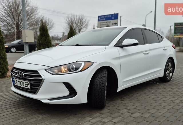 Белый Хендай Элантра, объемом двигателя 2 л и пробегом 140 тыс. км за 11500 $, фото 1 на Automoto.ua