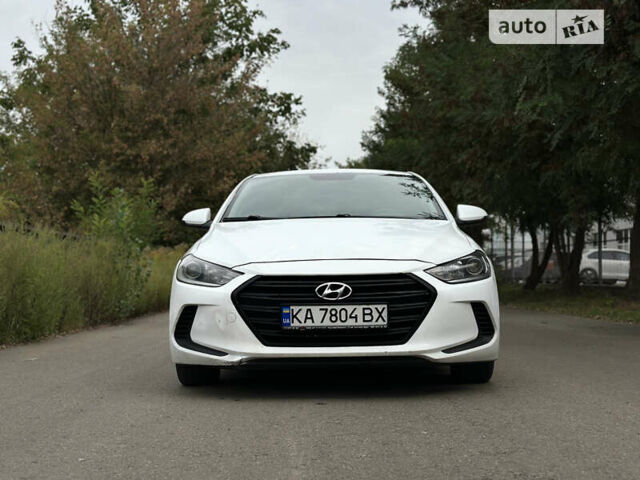 Белый Хендай Элантра, объемом двигателя 2 л и пробегом 153 тыс. км за 8500 $, фото 1 на Automoto.ua