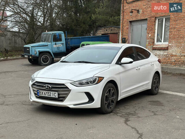 Белый Хендай Элантра, объемом двигателя 2 л и пробегом 180 тыс. км за 10800 $, фото 1 на Automoto.ua