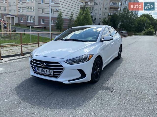 Белый Хендай Элантра, объемом двигателя 2 л и пробегом 95 тыс. км за 12000 $, фото 1 на Automoto.ua