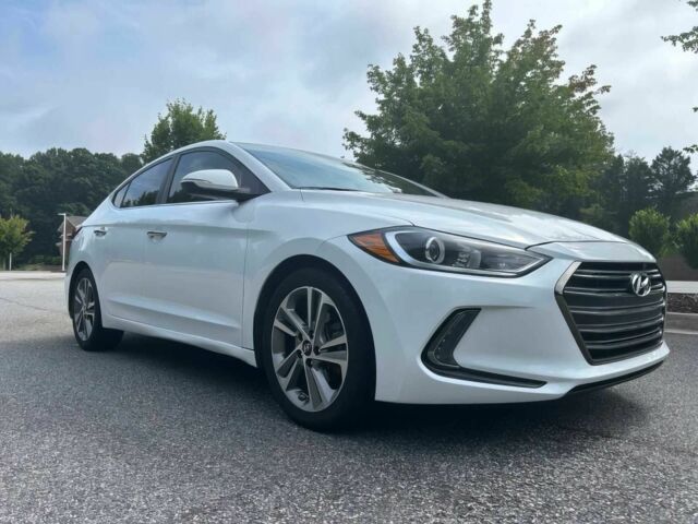 Белый Хендай Элантра, объемом двигателя 2 л и пробегом 63 тыс. км за 2600 $, фото 1 на Automoto.ua