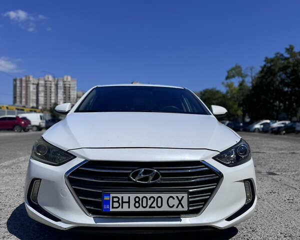 Білий Хендай Елантра, об'ємом двигуна 2 л та пробігом 140 тис. км за 10999 $, фото 1 на Automoto.ua