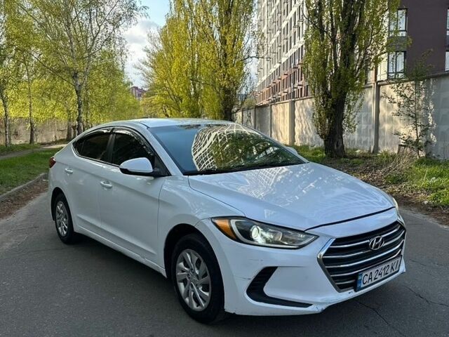 Белый Хендай Элантра, объемом двигателя 2 л и пробегом 250 тыс. км за 7200 $, фото 1 на Automoto.ua
