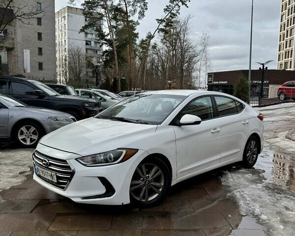 Белый Хендай Элантра, объемом двигателя 2 л и пробегом 150 тыс. км за 8000 $, фото 1 на Automoto.ua