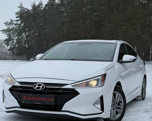 Белый Хендай Элантра, объемом двигателя 2 л и пробегом 115 тыс. км за 12800 $, фото 1 на Automoto.ua