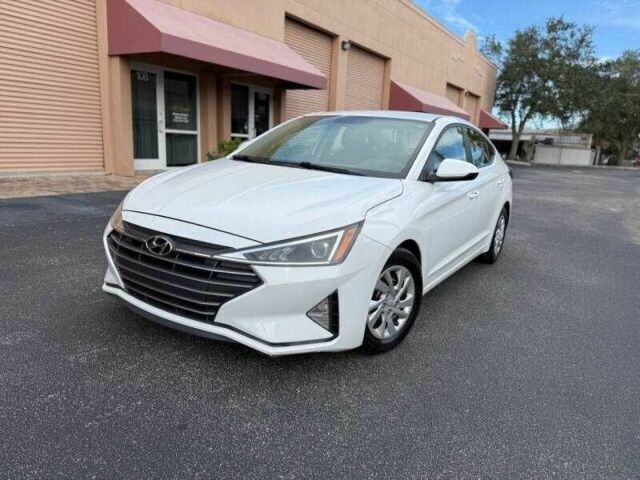 Белый Хендай Элантра, объемом двигателя 2 л и пробегом 37 тыс. км за 2400 $, фото 1 на Automoto.ua