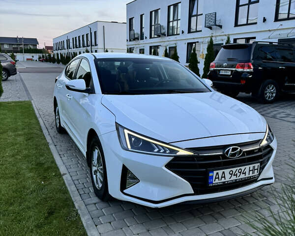 Белый Хендай Элантра, объемом двигателя 2 л и пробегом 84 тыс. км за 17000 $, фото 1 на Automoto.ua