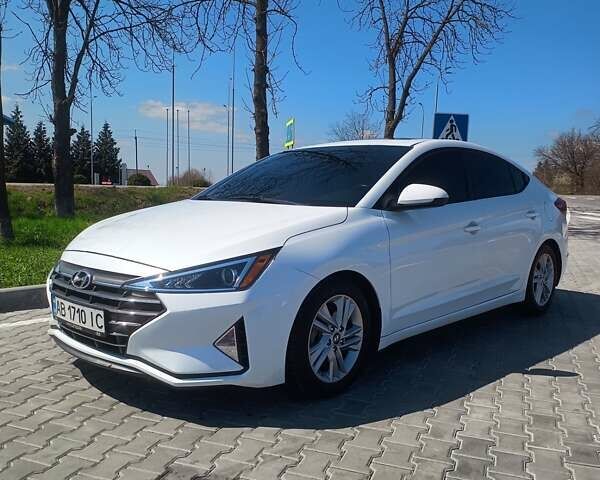 Белый Хендай Элантра, объемом двигателя 2 л и пробегом 77 тыс. км за 15600 $, фото 1 на Automoto.ua