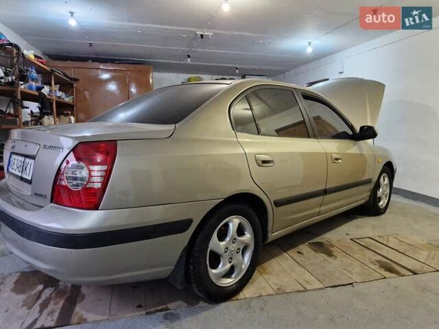 Бежевый Хендай Элантра, объемом двигателя 1.98 л и пробегом 320 тыс. км за 3300 $, фото 1 на Automoto.ua