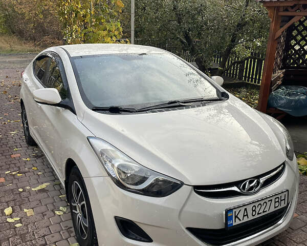 Хендай Элантра 2013 в Голованевске на Automoto.ua Бежевый Хендай Элантра, объемом двигателя 1.6 л и пробегом 130 тыс. км за 9900 $, фото 1 на Automoto.ua