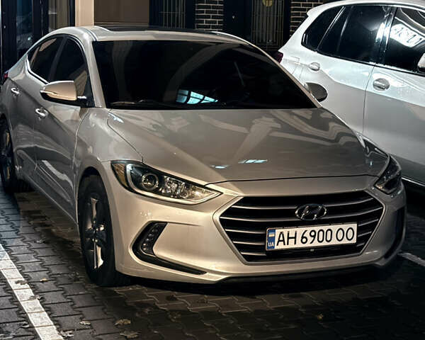 Бежевый Хендай Элантра, объемом двигателя 2 л и пробегом 127 тыс. км за 11800 $, фото 1 на Automoto.ua