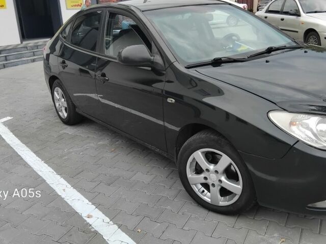 Черный Хендай Элантра, объемом двигателя 2 л и пробегом 180 тыс. км за 4000 $, фото 1 на Automoto.ua