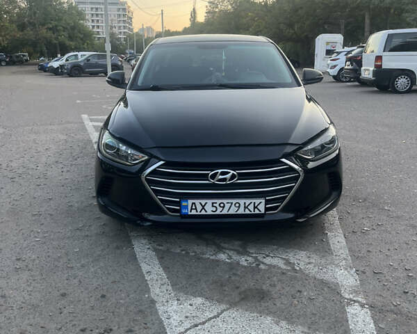Черный Хендай Элантра, объемом двигателя 1.59 л и пробегом 210 тыс. км за 9300 $, фото 1 на Automoto.ua