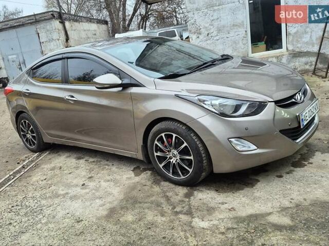 Коричневый Хендай Элантра, объемом двигателя 1.59 л и пробегом 220 тыс. км за 7850 $, фото 1 на Automoto.ua