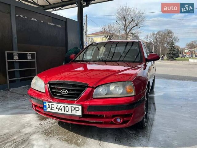 Красный Хендай Элантра, объемом двигателя 1.6 л и пробегом 265 тыс. км за 3000 $, фото 1 на Automoto.ua