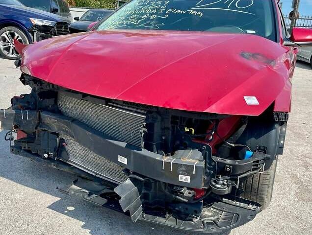 Красный Хендай Элантра, объемом двигателя 2 л и пробегом 77 тыс. км за 8500 $, фото 1 на Automoto.ua