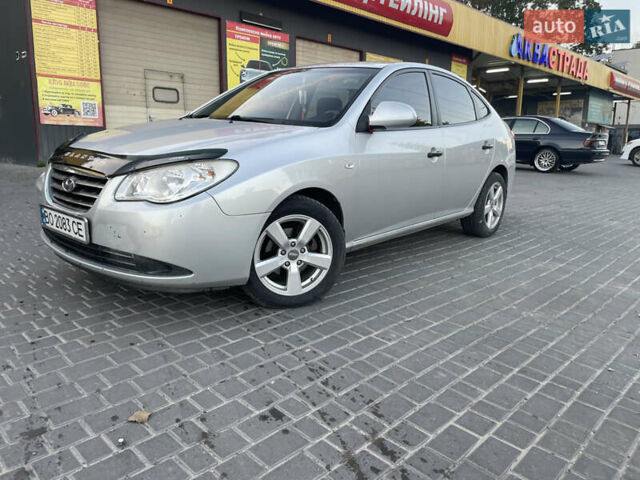 Серый Хендай Элантра, объемом двигателя 1.6 л и пробегом 220 тыс. км за 5950 $, фото 1 на Automoto.ua