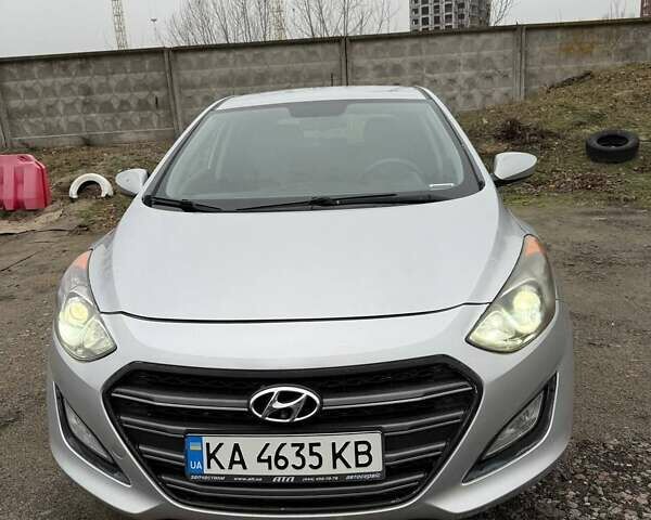 Серый Хендай Элантра, объемом двигателя 2 л и пробегом 150 тыс. км за 9800 $, фото 1 на Automoto.ua