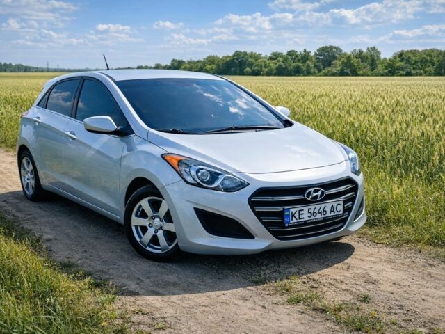 Сірий Хендай Елантра, об'ємом двигуна 2 л та пробігом 120 тис. км за 9999 $, фото 1 на Automoto.ua