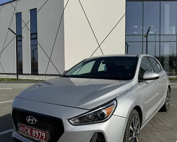 Серый Хендай Элантра, объемом двигателя 2 л и пробегом 175 тыс. км за 12700 $, фото 1 на Automoto.ua