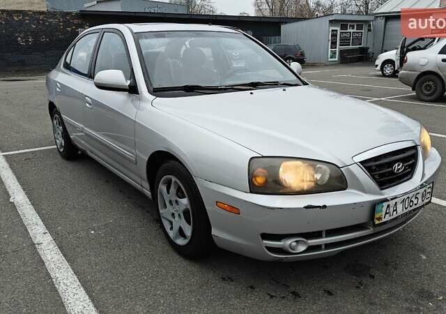 Сірий Хендай Елантра, об'ємом двигуна 2 л та пробігом 280 тис. км за 2500 $, фото 1 на Automoto.ua