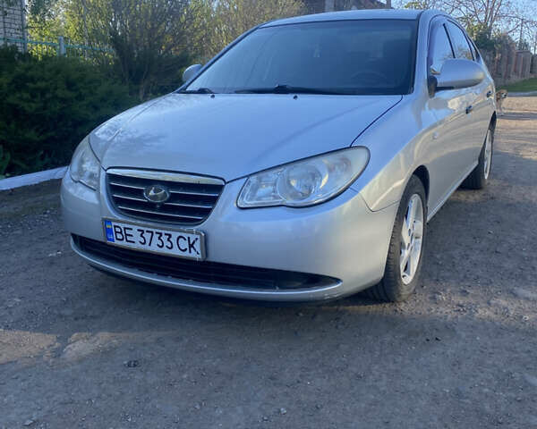 Сірий Хендай Елантра, об'ємом двигуна 1.59 л та пробігом 279 тис. км за 5400 $, фото 1 на Automoto.ua