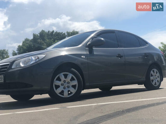 Серый Хендай Элантра, объемом двигателя 1.6 л и пробегом 285 тыс. км за 6600 $, фото 1 на Automoto.ua