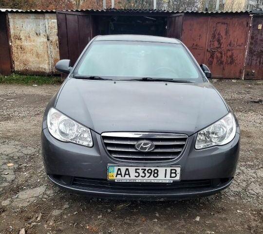 Серый Хендай Элантра, объемом двигателя 0 л и пробегом 133 тыс. км за 6000 $, фото 1 на Automoto.ua