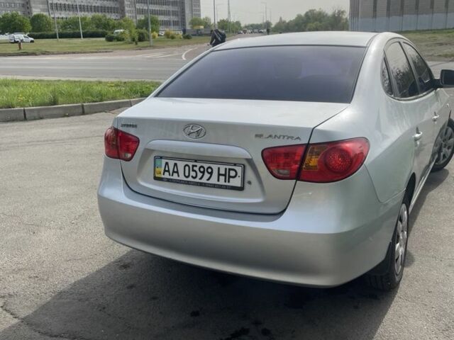 Серый Хендай Элантра, объемом двигателя 1.6 л и пробегом 154 тыс. км за 5499 $, фото 1 на Automoto.ua