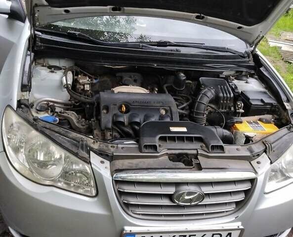 Серый Хендай Элантра, объемом двигателя 1.6 л и пробегом 246 тыс. км за 6400 $, фото 1 на Automoto.ua