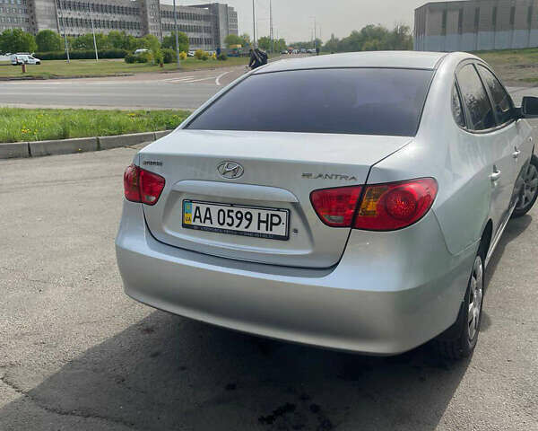Хендай Элантра 2008 в Киеве на Automoto.ua Серый Хендай Элантра, объемом двигателя 1.59 л и пробегом 154 тыс. км за 4700 $, фото 1 на Automoto.ua