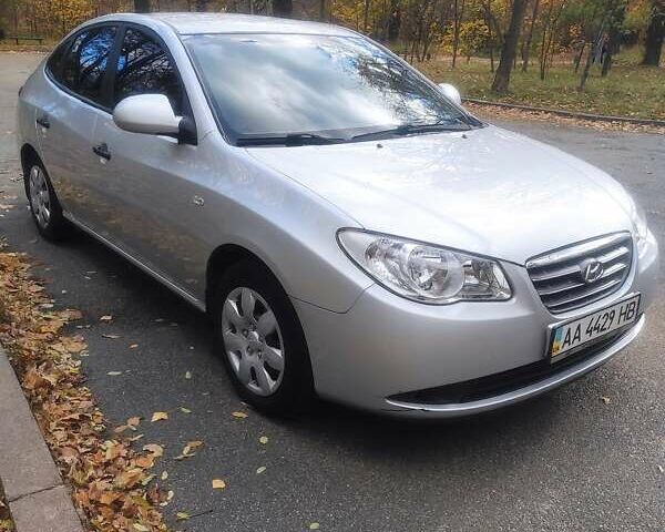 Сірий Хендай Елантра, об'ємом двигуна 1.59 л та пробігом 90 тис. км за 6880 $, фото 1 на Automoto.ua