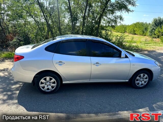 Серый Хендай Элантра, объемом двигателя 1.6 л и пробегом 340 тыс. км за 4850 $, фото 1 на Automoto.ua