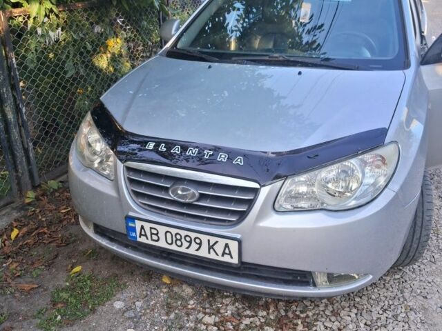 Серый Хендай Элантра, объемом двигателя 2 л и пробегом 207 тыс. км за 6600 $, фото 1 на Automoto.ua