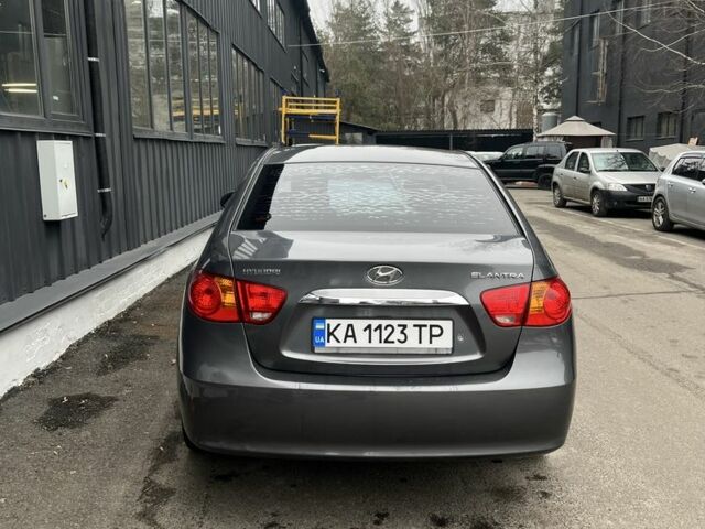 Серый Хендай Элантра, объемом двигателя 1.6 л и пробегом 180 тыс. км за 5900 $, фото 1 на Automoto.ua