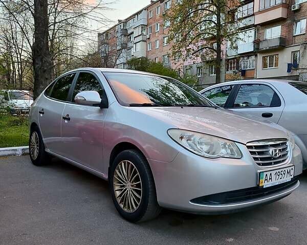 Сірий Хендай Елантра, об'ємом двигуна 1.59 л та пробігом 280 тис. км за 6200 $, фото 1 на Automoto.ua