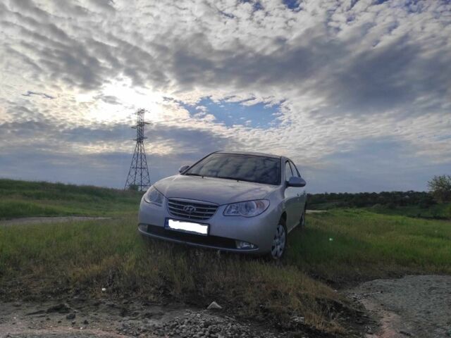 Серый Хендай Элантра, объемом двигателя 1.6 л и пробегом 150 тыс. км за 5250 $, фото 1 на Automoto.ua