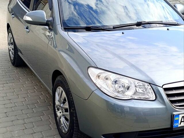 Сірий Хендай Елантра, об'ємом двигуна 1.6 л та пробігом 168 тис. км за 6500 $, фото 1 на Automoto.ua