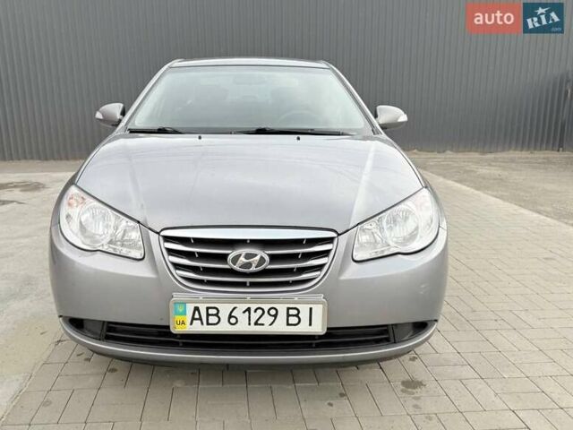 Серый Хендай Элантра, объемом двигателя 1.6 л и пробегом 242 тыс. км за 6400 $, фото 1 на Automoto.ua