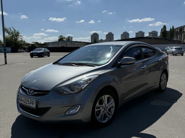 Сірий Хендай Елантра, об'ємом двигуна 1.6 л та пробігом 181 тис. км за 8900 $, фото 1 на Automoto.ua