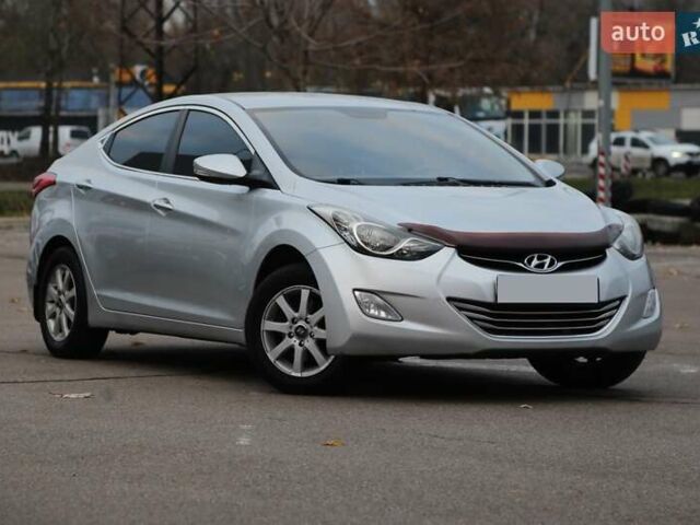 Сірий Хендай Елантра, об'ємом двигуна 1.59 л та пробігом 175 тис. км за 9200 $, фото 1 на Automoto.ua